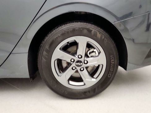 Used 2022 Kia K5 LXS image 9