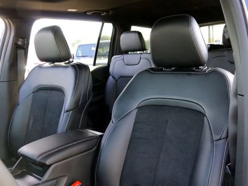 New 2025 Jeep Grand Cherokee L Laredo image 10