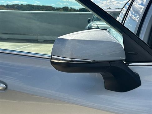 Certified 2024 Toyota Highlander XLE image 5