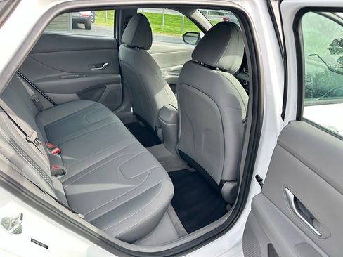 Used 2023 Hyundai Elantra SEL w/ Cargo Package image 10