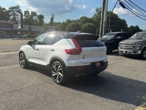 Used 2019 Volvo XC40 T5 R-Design image 5