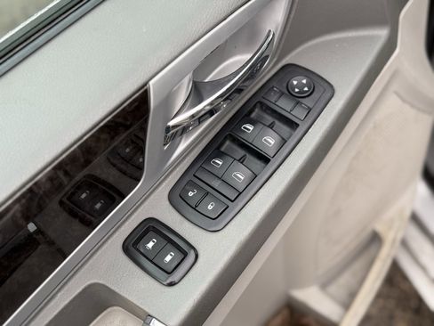 Used 2010 Dodge Grand Caravan SXT image 11