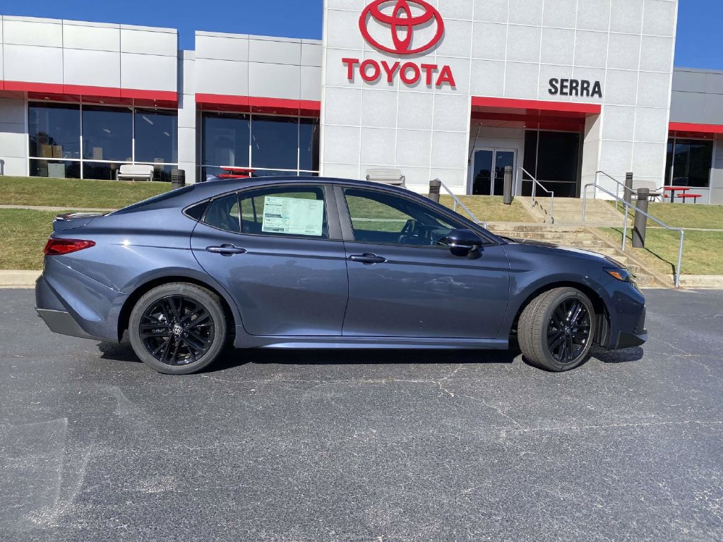 New 2026 Toyota Camry Hybrid FWD image 2