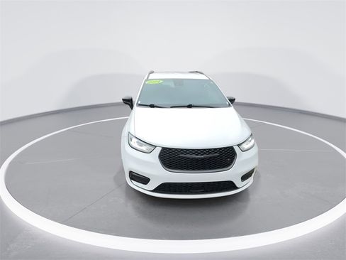 Used 2024 Chrysler Pacifica Touring-L w/ S Appearance Package image 3