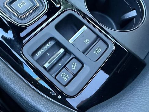 Used 2025 Honda Pilot TrailSport image 30