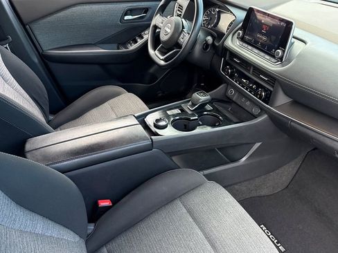 Used 2023 Nissan Rogue SV image 16