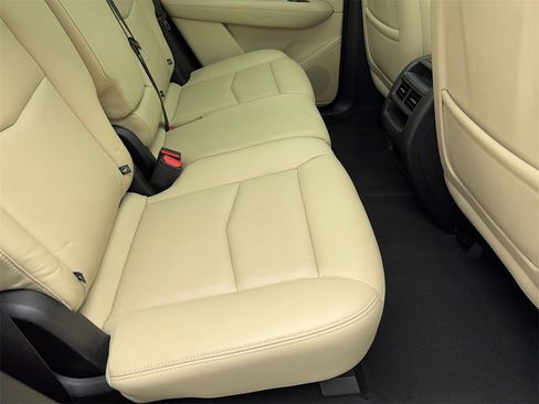 Used 2018 Cadillac XT5 Luxury w/ Driver Awareness Package image 40