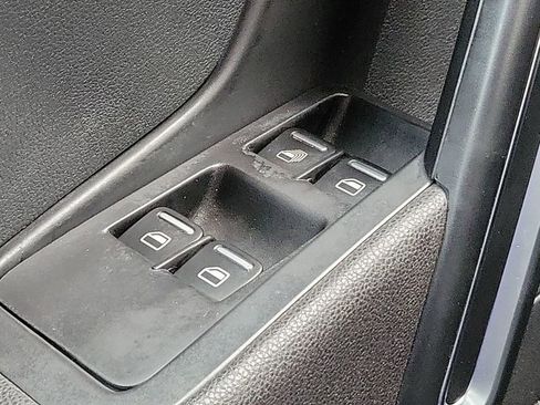 Used 2019 Volkswagen Beetle 2.0T Final Edition SEL image 31