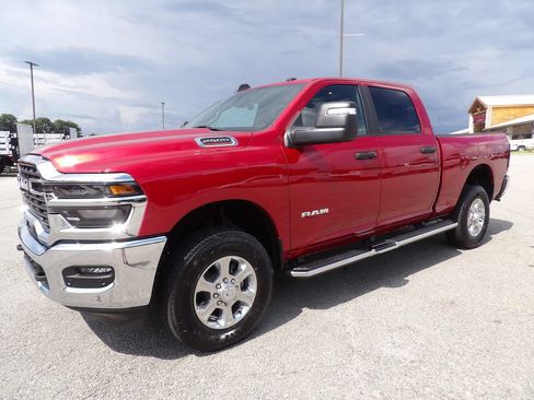 Used 2026 RAM 2500 Big Horn AWD/4WD image 3
