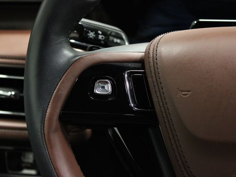 Used 2025 Lincoln Aviator Reserve w/ Luxury Package image 22