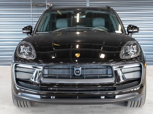 Certified 2025 Porsche Macan S image 8