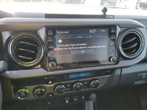 Used 2022 Toyota Tacoma TRD Off-Road image 7