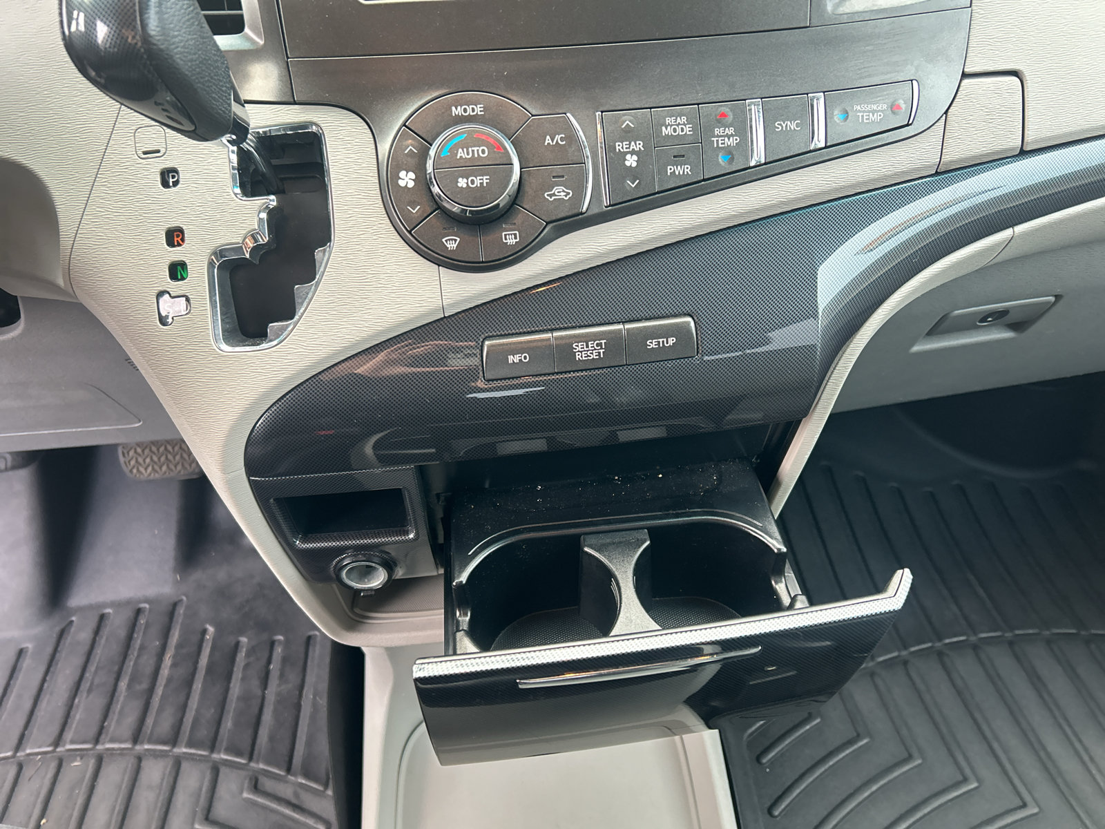 Used 2011 Toyota Sienna SE w/ Preferred Pkg FWD image 20