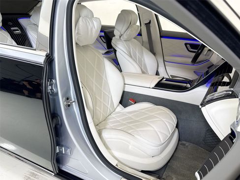Used 2024 Mercedes-Benz Maybach S 580 4MATIC image 37