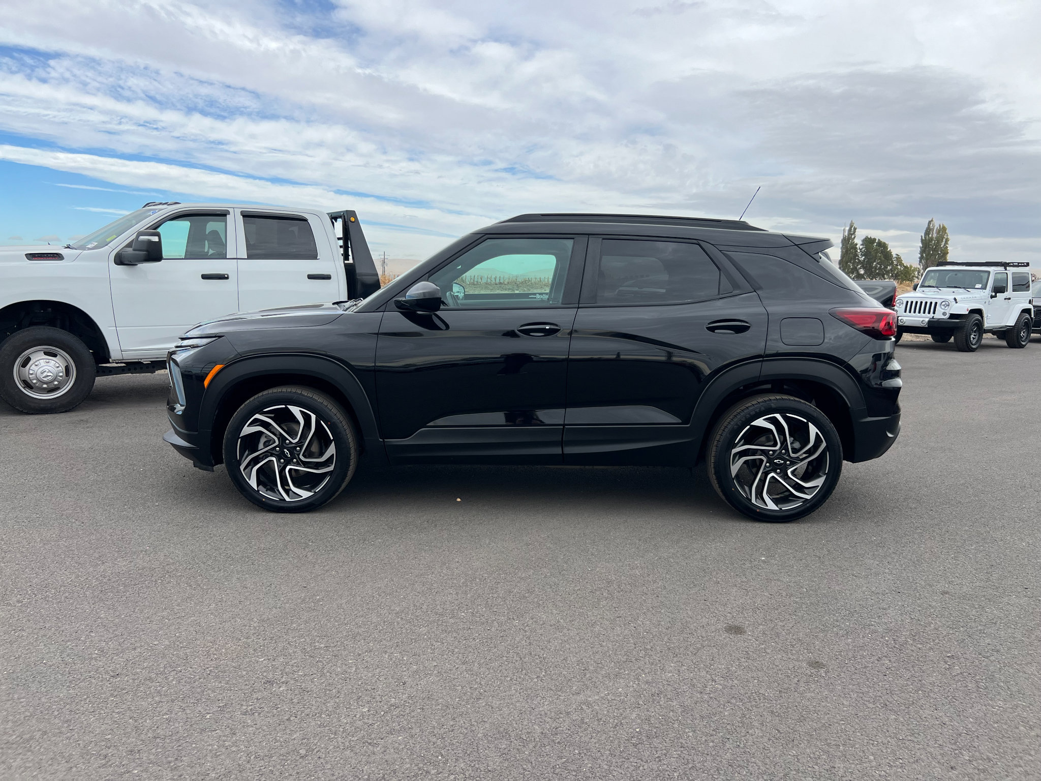 Used 2025 Chevrolet TrailBlazer RS w/ Driver Confidence Package AWD/4WD image 4