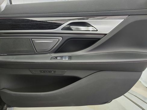 Used 2022 BMW 740i xDrive w/ M Sport Package AWD/4WD image 41
