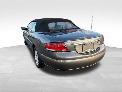 Used 2005 Chrysler Sebring Touring w/ Electronics Convenience Group image 9