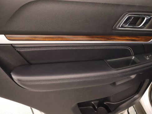 Used 2018 Ford Explorer Limited AWD/4WD image 19