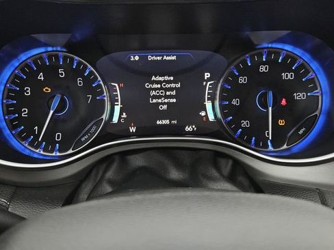 Used 2023 Chrysler Pacifica Limited w/ S Appearance Package image 24