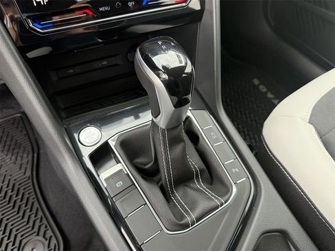 New 2026 Volkswagen Taos SE image 21