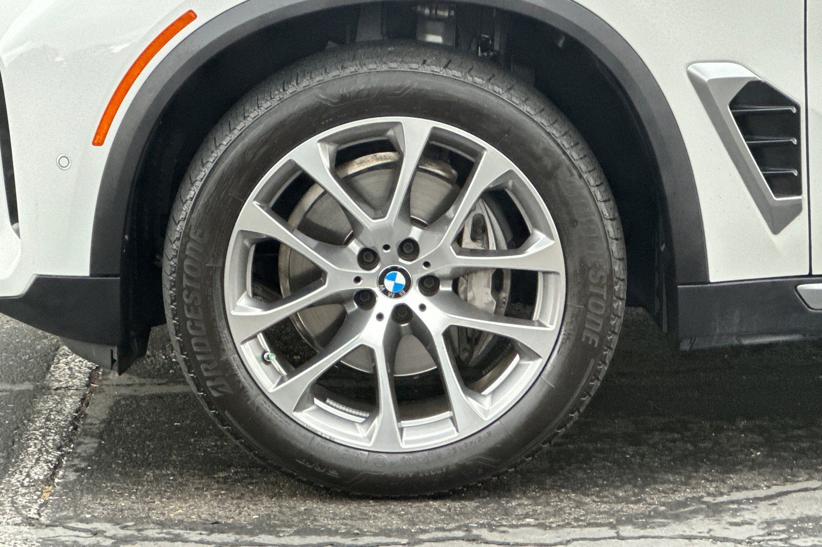 Certified 2024 BMW X5 xDrive40i w/ Premium Package AWD/4WD image 39