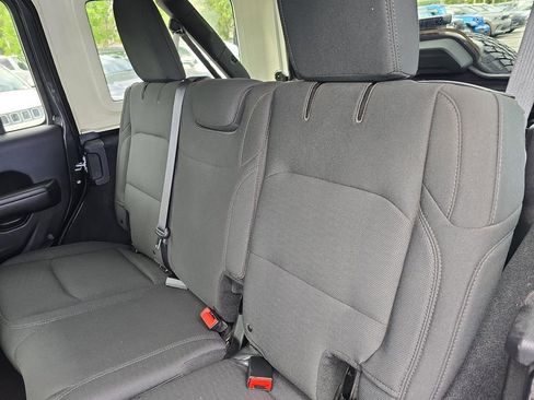 Used 2018 Jeep Wrangler Unlimited Sport S image 10