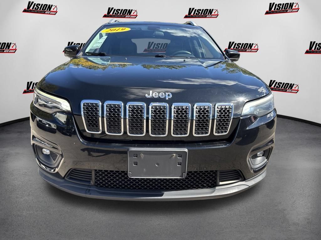 Used 2019 Jeep Cherokee Latitude Plus w/ Cold Weather Group AWD/4WD image 2