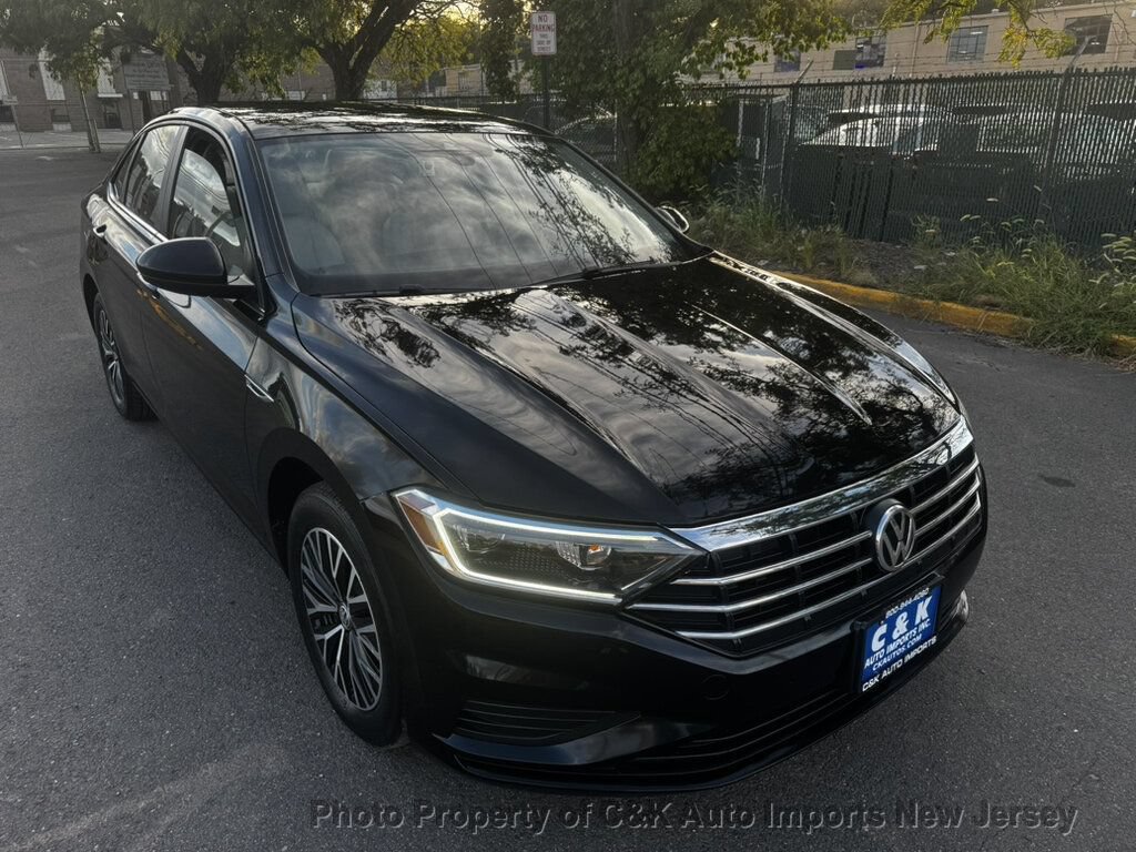 Used 2019 Volkswagen Jetta SEL w/ Cold Weather Package FWD image 4
