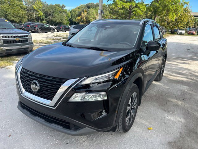 Used 2023 Nissan Rogue SV w/ SV Premium B Package FWD image 2