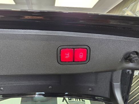 Used 2015 Mercedes-Benz E 350 4MATIC Sedan image 30