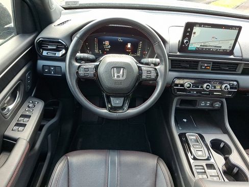 Used 2025 Honda Pilot Black Edition image 11