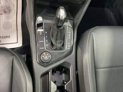 Used 2021 Volkswagen Tiguan SEL AWD/4WD image 15
