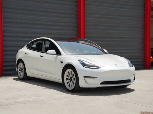 Used 2022 Tesla Model 3 RWD image 3