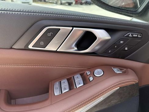 Used 2023 BMW X7 xDrive40i w/ Parking Assistance Package image 22