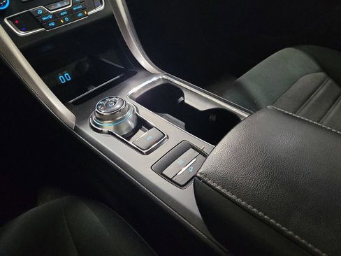 Used 2020 Ford Fusion SE FWD image 26