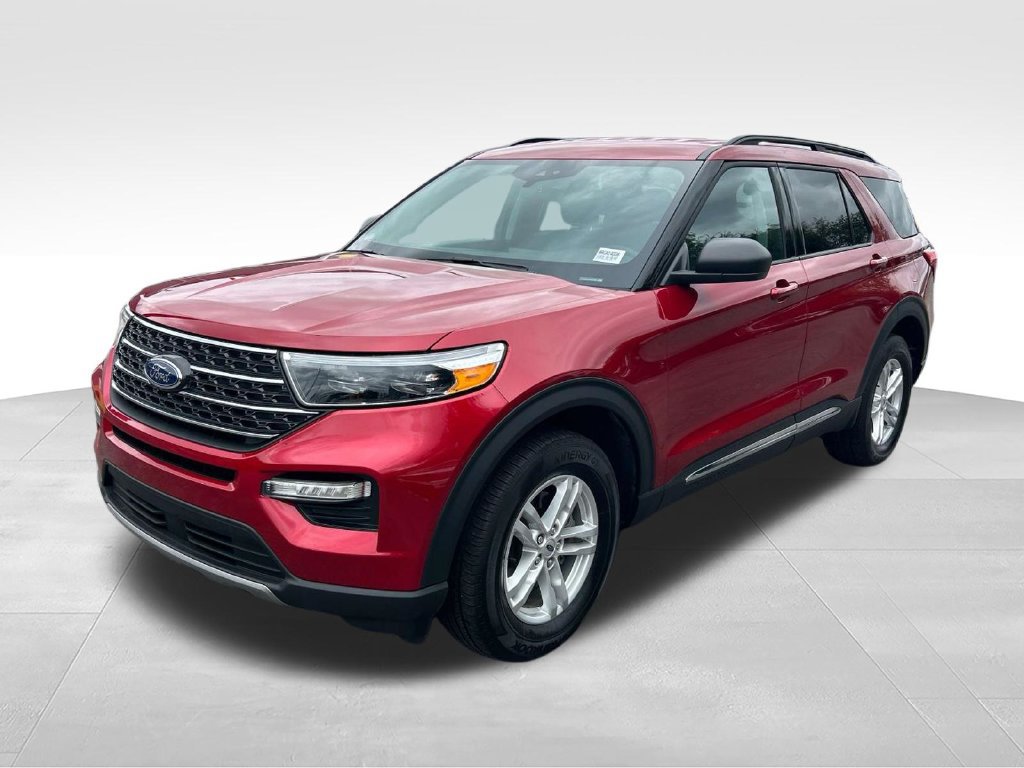 Used 2024 Ford Explorer XLT w/ Equipment Group 202A AWD/4WD image 9