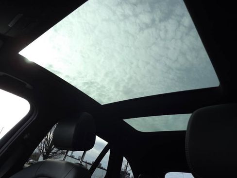 Used 2019 Mercedes-Benz GLC 300 4MATIC image 20