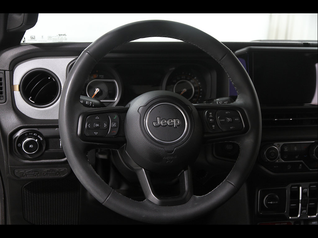 Used 2025 Jeep Wrangler Unlimited Sport AWD/4WD image 6