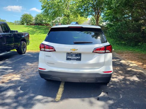 Used 2023 Chevrolet Equinox LS w/ LS Convenience Package FWD image 6