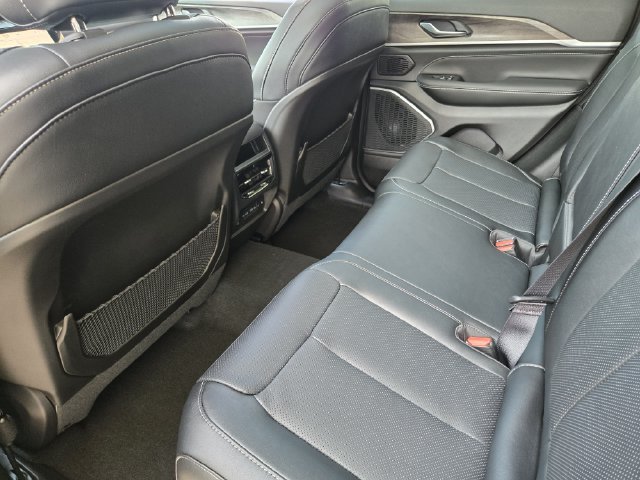 New 2027 Jeep Grand Cherokee Limited AWD/4WD image 21