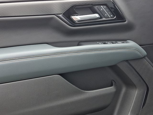 Used 2025 GMC Yukon XL AT4 AWD/4WD image 21