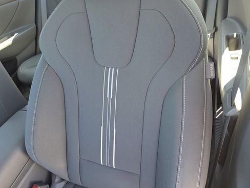 Used 2023 Hyundai Elantra SEL w/ Convenience Package image 13