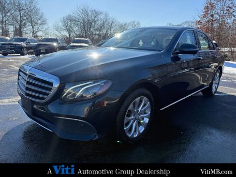 Used 2017 Mercedes-Benz E 300 4MATIC image 4