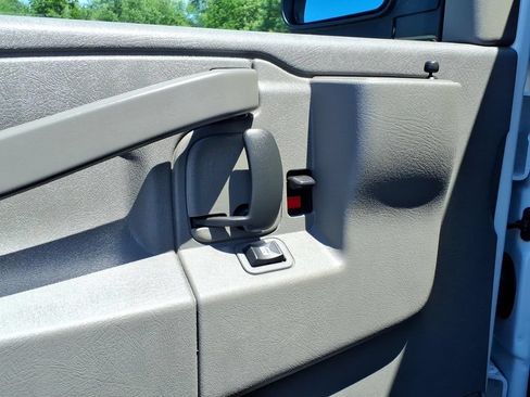 Used 2025 GMC Savana 2500 w/ Driver Convenience Package RWD image 4