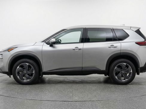Used 2025 Nissan Rogue SV image 5