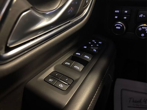 Used 2023 Chevrolet Tahoe Premier AWD/4WD image 38