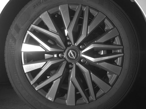 Used 2025 Nissan Altima 2.5 SV FWD image 10