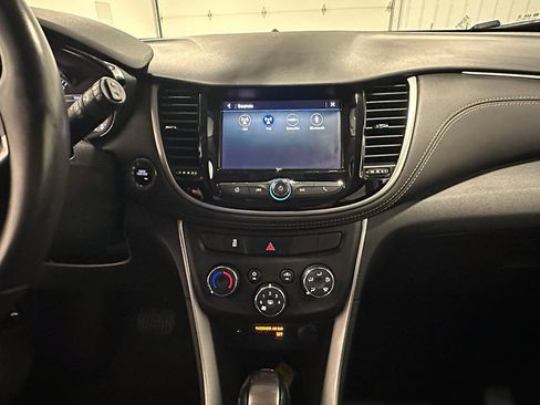 Used 2022 Chevrolet Trax LT w/ LT Convenience Package AWD/4WD image 30
