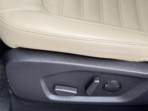 Certified 2024 Ford Edge SEL w/ Convenience Package image 7