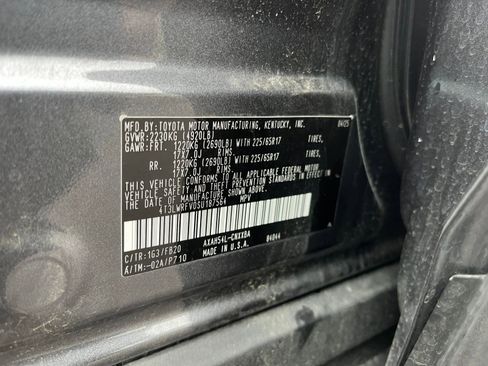 Used 2025 Toyota RAV4 LE image 28